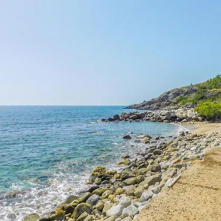 1 Bedroom Stunning In Marina *